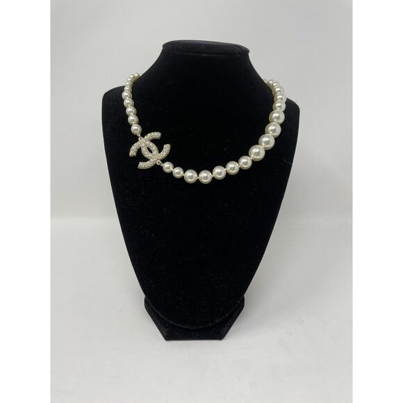 Chanel Pearl CC Chocker Necklace NWOT - Picture 6 of 11